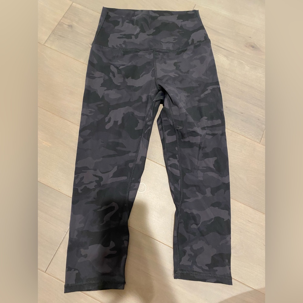 Lululemon camo capris